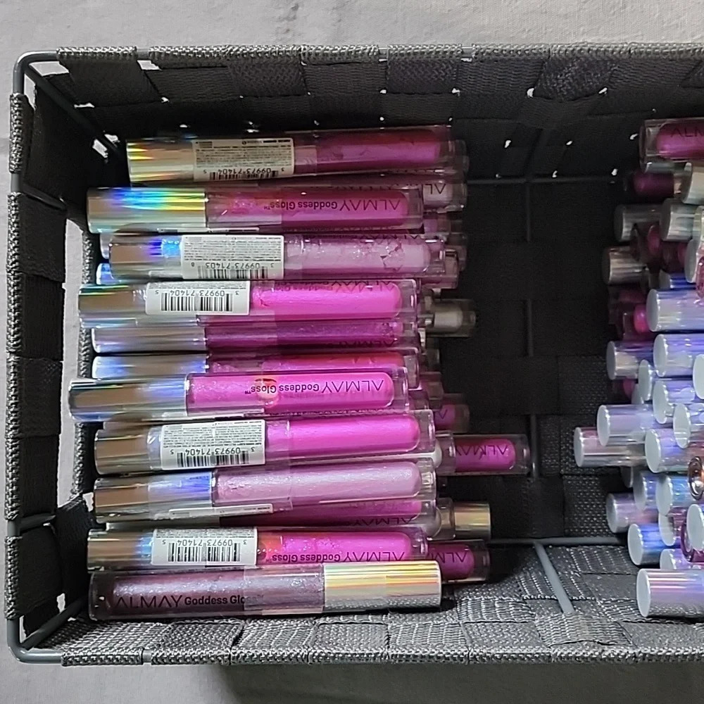 Lot of 100 Almay Goddess Glosses